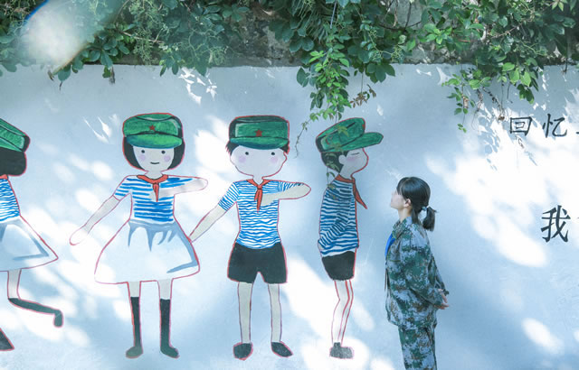 【讓蝴蝶飛過滄?！坑鲆娦氯A，遇見十里桃花