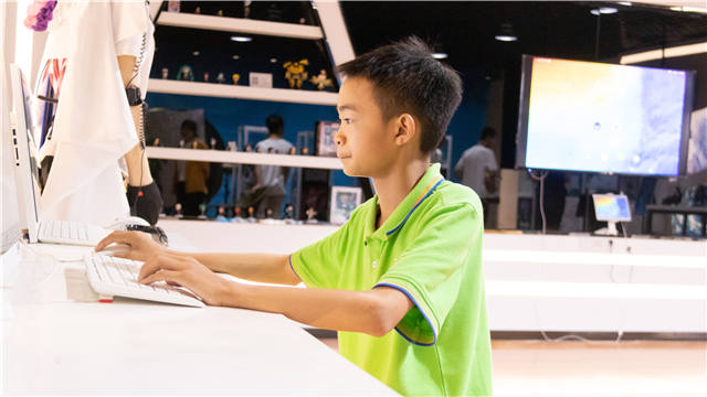 新生故事|不向生活低頭，我來新華證明自己 