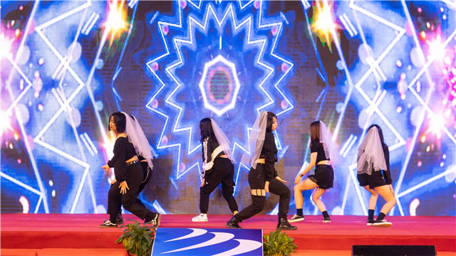 多圖預(yù)警，四川新華“慶國慶·迎新生”大型文藝晚會精彩回顧！