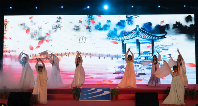 多圖預(yù)警，四川新華“慶國慶·迎新生”大型文藝晚會精彩回顧！