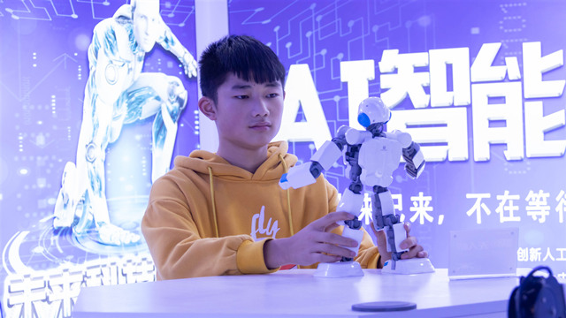 新生故事|體驗過打工的辛苦，我來新華學(xué)UI設(shè)計