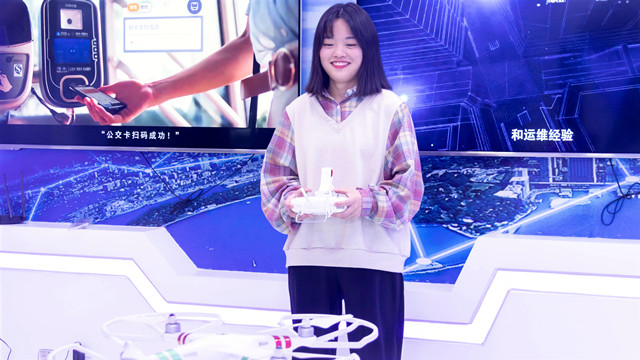 初中畢業(yè)來新華，勇敢追逐設(shè)計夢 