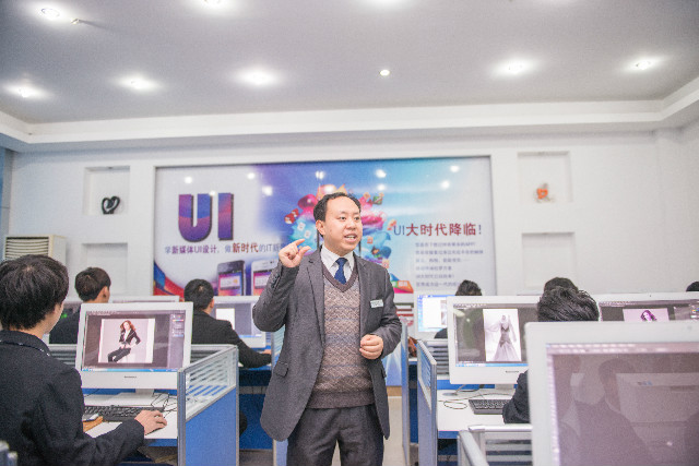 教師張興強(qiáng)：不忘初心，帶生愛生