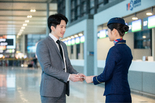 初高中畢業(yè)，學(xué)航空服務(wù)好就業(yè)嗎？