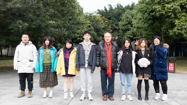 《開心鬼》導演高志森蒞臨四川新華開展講座