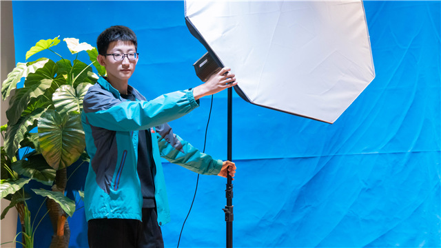 來新華學(xué)設(shè)計(jì)，為夢(mèng)想加冕