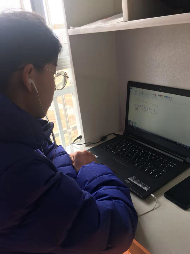 戰(zhàn)“疫”期間，新華的師生們在做什么？