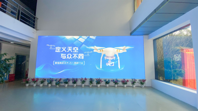 選擇新華學(xué)無(wú)人機(jī)，圓我“飛手”夢(mèng)