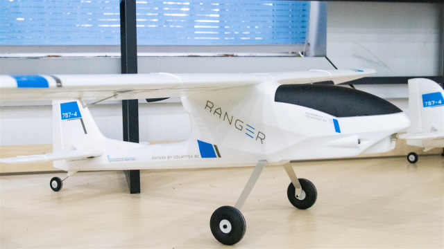 選擇新華學(xué)無(wú)人機(jī)，圓我“飛手”夢(mèng)