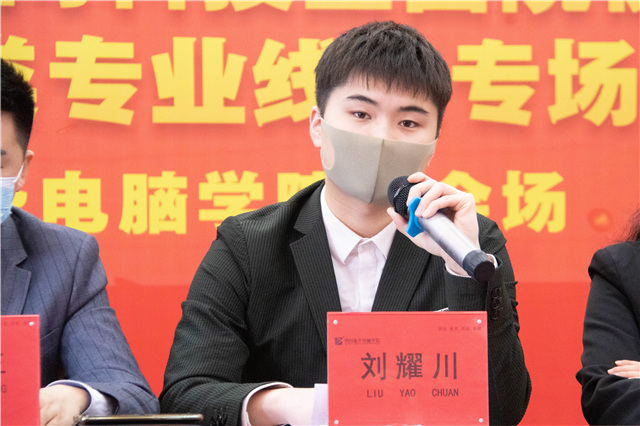 看新華同學(xué)如何足不出戶就好業(yè)！