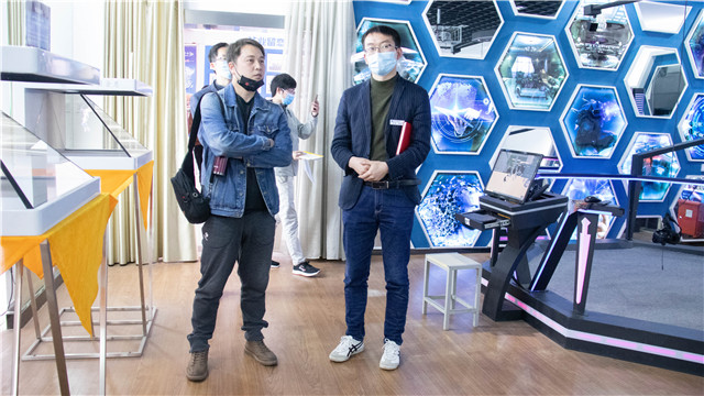 企業(yè)進(jìn)校搶人才，足不出戶就好業(yè)