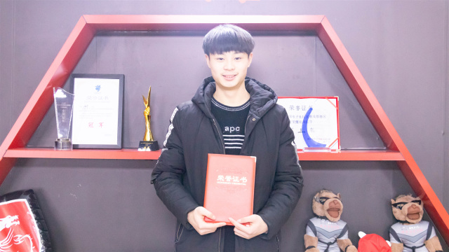 兄弟結(jié)伴來新華，見證彼此蛻變 