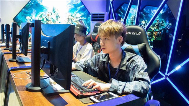 5?1嗨學(xué)季｜四川新華五一試學(xué)體驗營火爆開營！