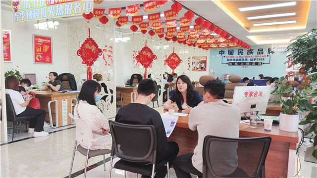 5?1嗨學(xué)季｜四川新華五一試學(xué)體驗營火爆開營！