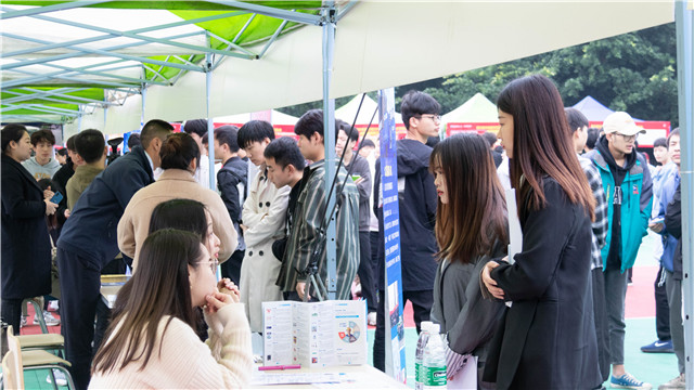 初入職場，我們?nèi)绾伪３至己玫男膽B(tài)