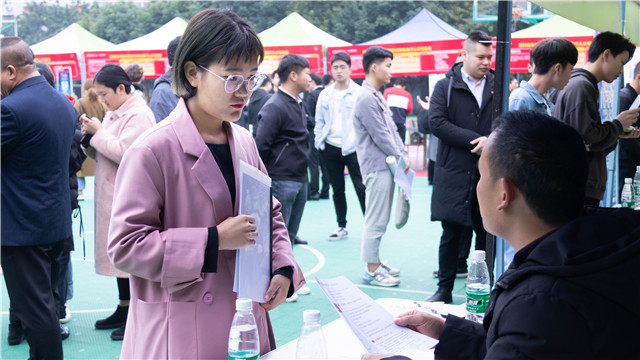 初入職場，我們?nèi)绾伪３至己玫男膽B(tài)