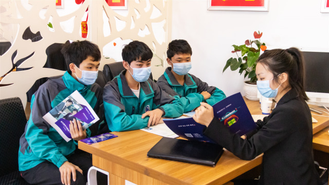 好朋友，新同學，一起創(chuàng)造精彩未來！