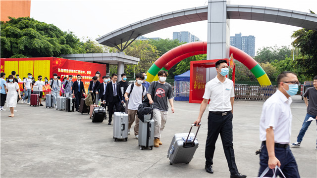 闊別母校，我們滿意就業(yè)啦！