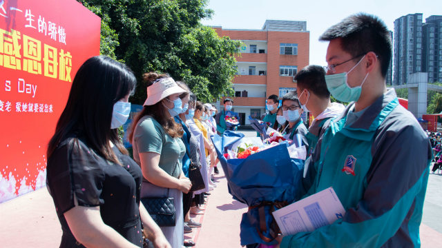 母親節(jié)：人生的舞臺(tái)上，母愛(ài)從不缺席