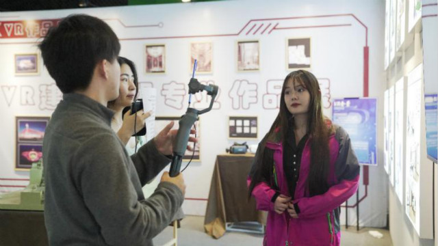 “嗨學(xué)體驗(yàn)官”石榴哥連麥新華影視動(dòng)漫學(xué)生