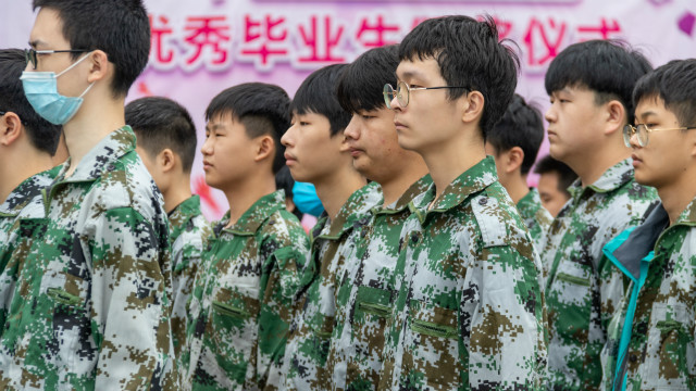 新生的第一課，軍訓(xùn)生活打響了新生活的第一槍！