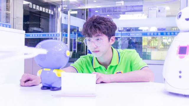 因?yàn)橄矚g所以選擇，因?yàn)闊釔鬯詧?jiān)持