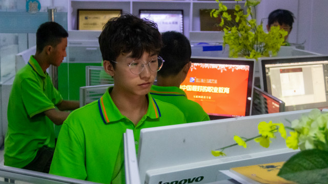 因?yàn)橄矚g所以選擇，因?yàn)闊釔鬯詧?jiān)持