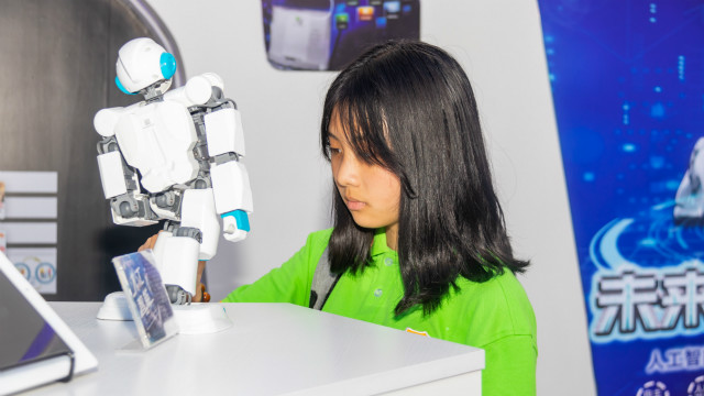 想要學(xué)一門實用的技術(shù)，選擇了UI