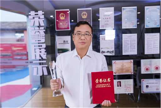 愛與責(zé)任、匠心育人 ▎新華十大匠師，有你認(rèn)識(shí)的嗎？