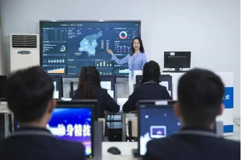 學(xué)互聯(lián)網(wǎng)金融與智能財(cái)會(huì)專業(yè)，為什么要來新華？