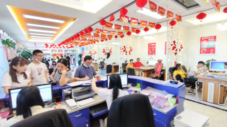 好學(xué)校成就好未來，四川新華火熱招生中……