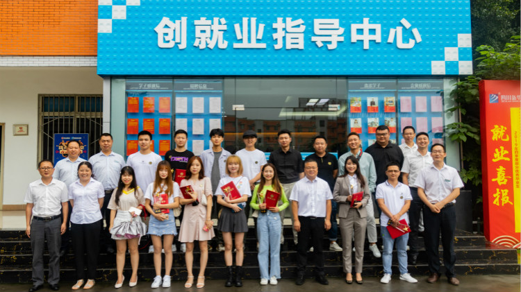 “不忘初心·感恩新華”第十二屆榮譽(yù)校友母校行盛大舉行