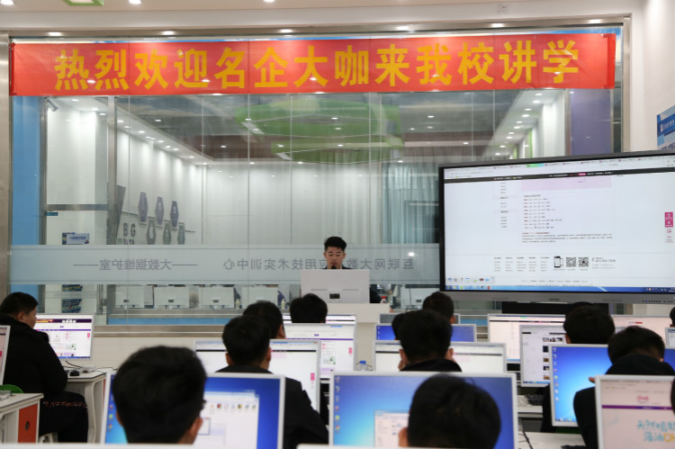 校企合作，共育互聯(lián)網(wǎng)杰出工匠