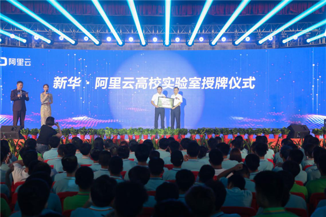 就業(yè)如此困難，他們?yōu)槭裁床粨?dān)心？