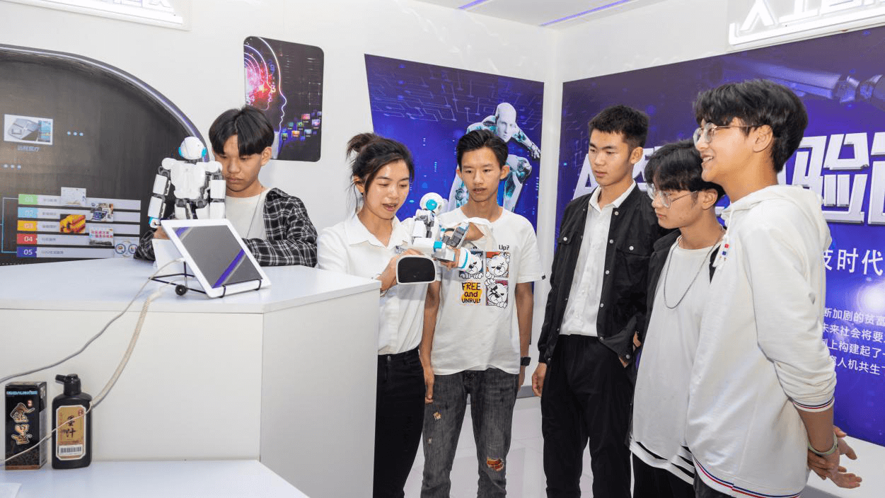 來(lái)四川新華，給你一個(gè)燦爛的前程！