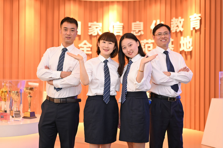 來新華學(xué)好互聯(lián)網(wǎng)技術(shù)，才能登的更高，走的更遠(yuǎn)