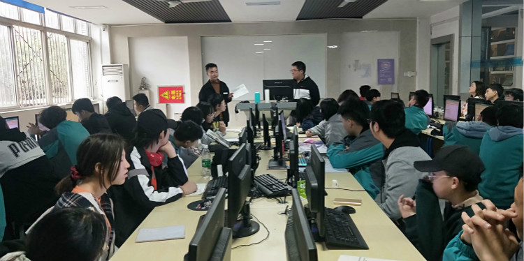 四川新華2020年階段結(jié)課答辯進行中！