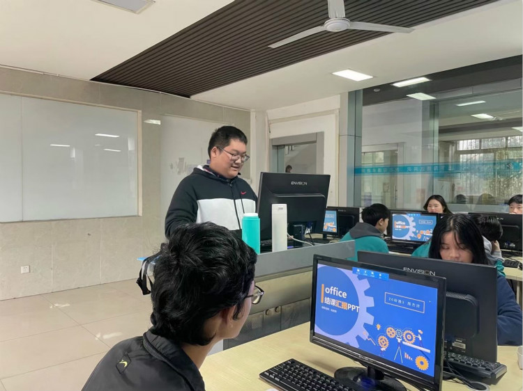 四川新華2020年階段結(jié)課答辯進行中！