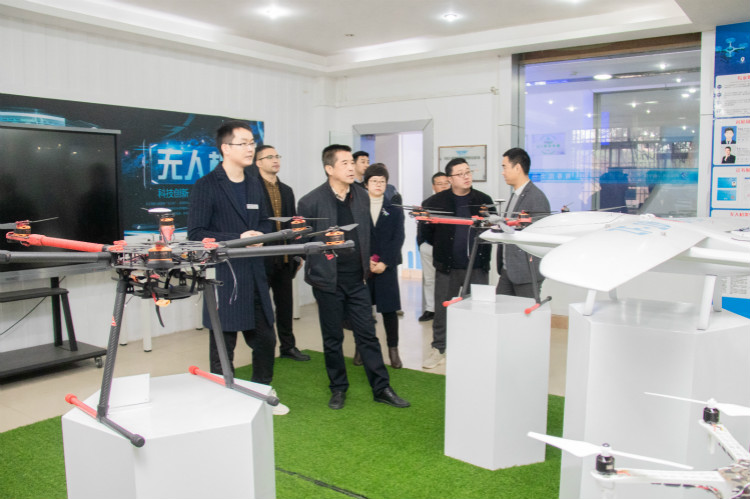 熱烈祝賀我院與天府新區(qū)通用航空職業(yè)學(xué)院合作簽約！