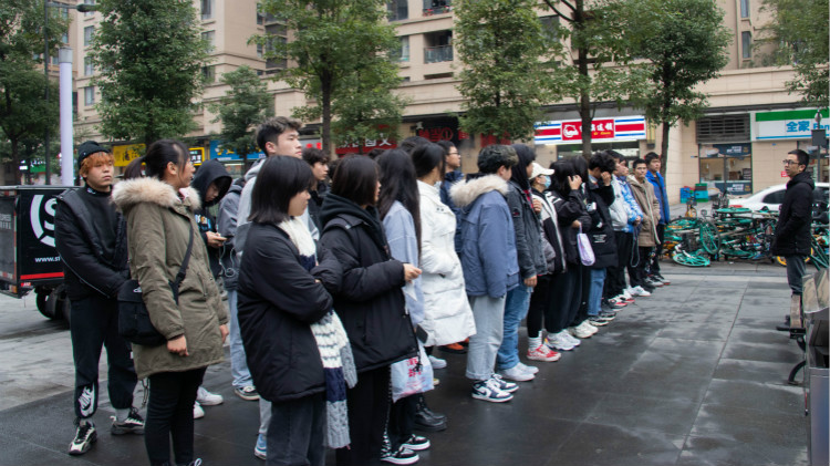 名企研學(xué)游，新華學(xué)子走進(jìn)電子商務(wù)公司！