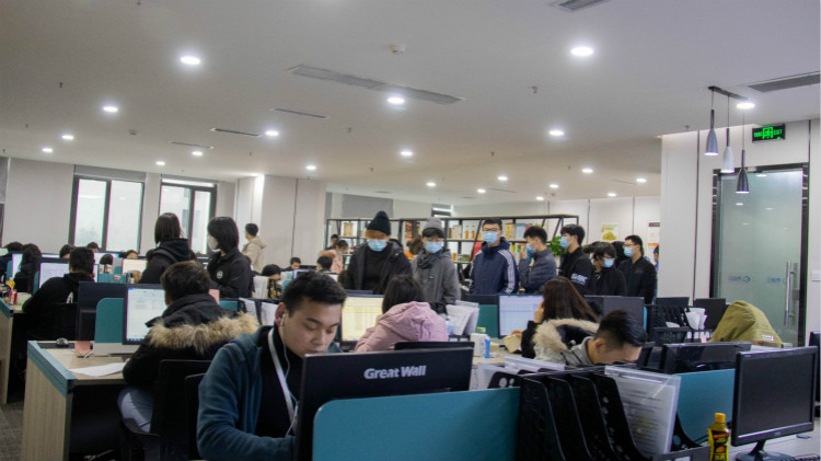 名企研學(xué)游，新華學(xué)子走進(jìn)電子商務(wù)公司！