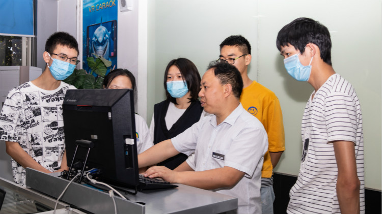 清晨中微光下，一位職業(yè)教育老師幸福時(shí)刻的自白 