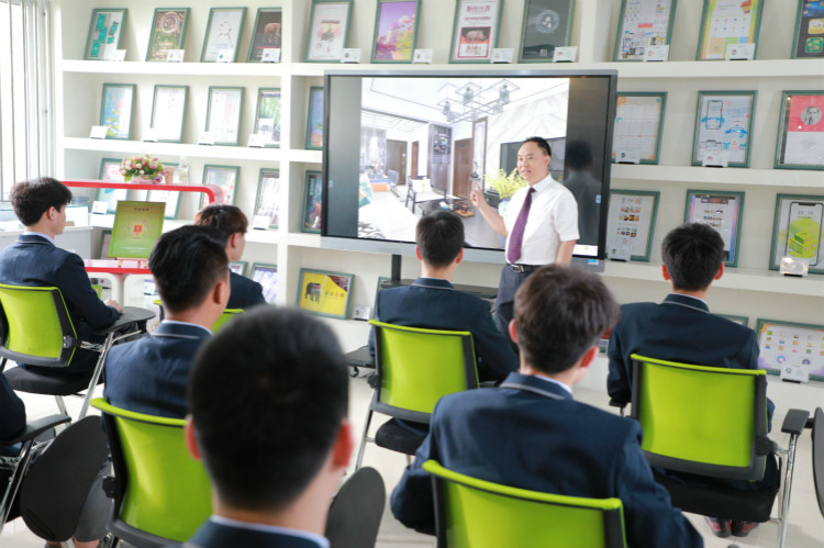 清晨中微光下，一位職業(yè)教育老師幸福時(shí)刻的自白 