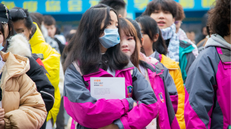 青春握手心，夢想放肩膀！因為電商讓人生充滿期待！