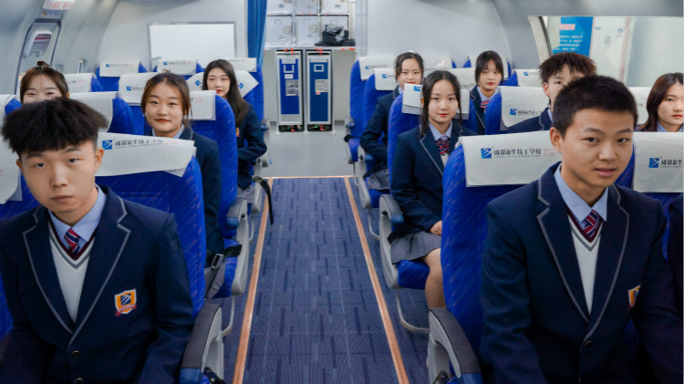 “神鳥”起飛了！成都天府國(guó)際機(jī)場(chǎng)試飛四川新華迎來(lái)高光時(shí)刻！