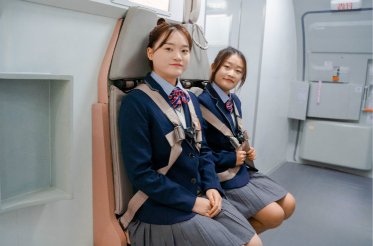 “神鳥”起飛了！成都天府國(guó)際機(jī)場(chǎng)試飛四川新華迎來(lái)高光時(shí)刻！