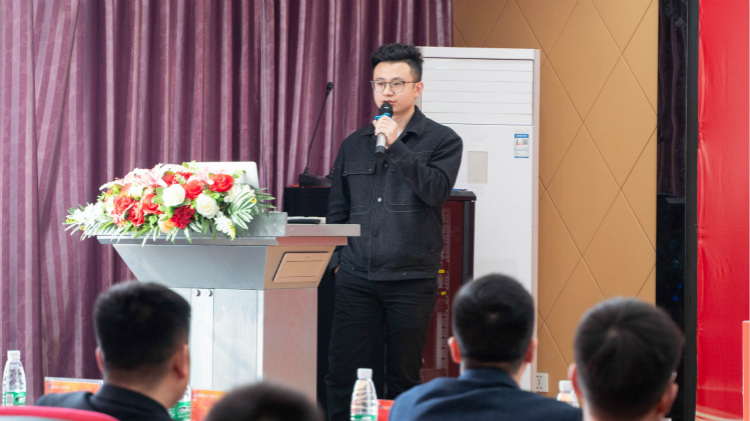 “互聯(lián)筑夢(mèng) 創(chuàng)贏未來”2021四川新華春季人才預(yù)定會(huì)盛大啟動(dòng)