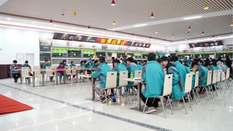 師生鬧元宵，四川新華陪你一起過(guò)大年！