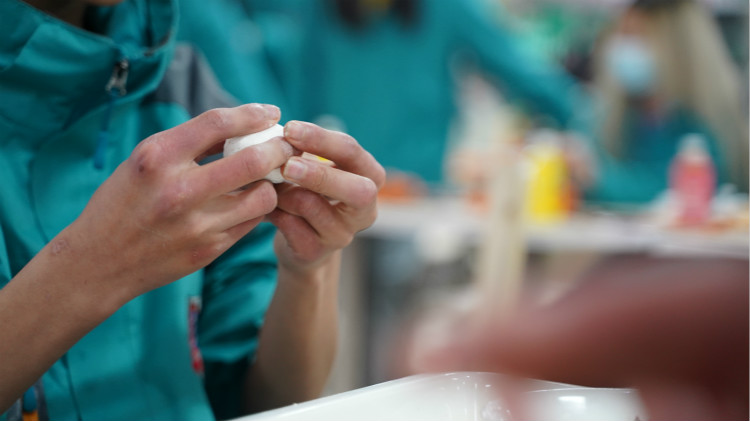 師生鬧元宵，四川新華陪你一起過(guò)大年！