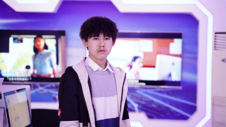 歷經(jīng)艱辛，不遠(yuǎn)萬(wàn)里來(lái)新華追夢(mèng)！